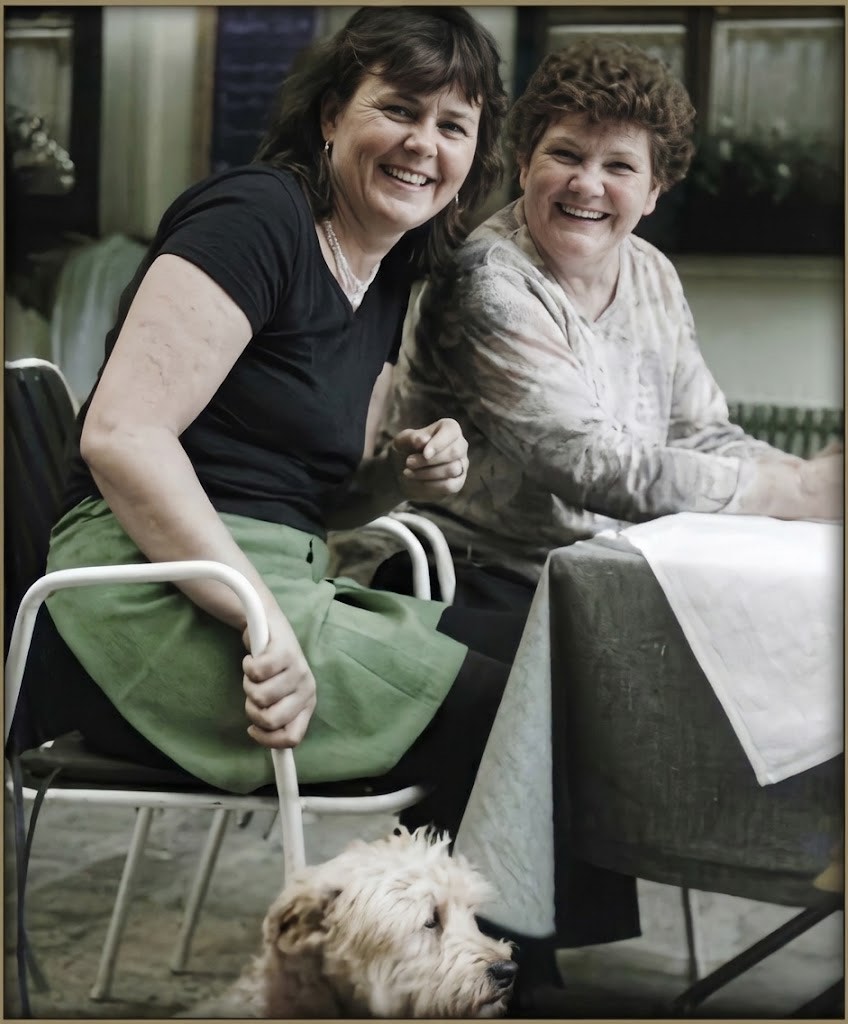Manuela und Wilhelmine Fedezuk im Gasthaus am Spittelberg